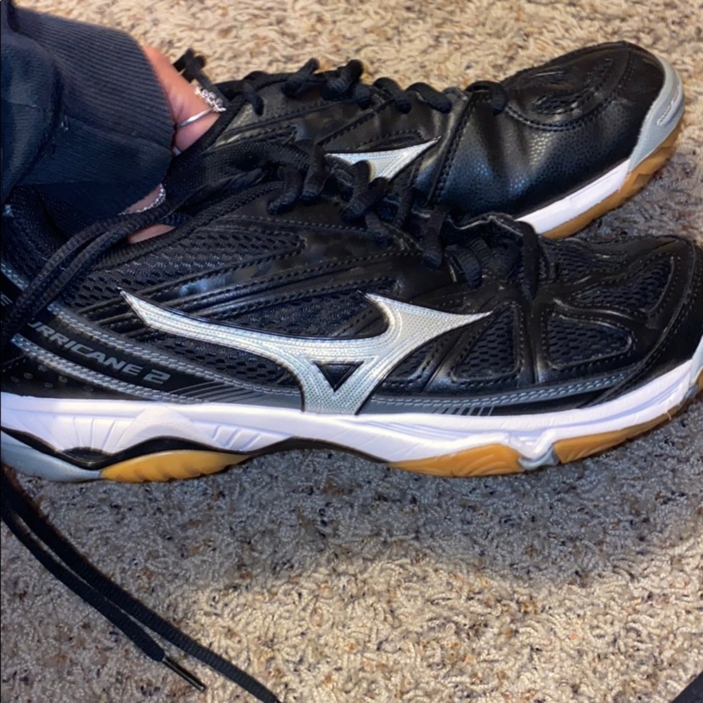 Mizuno volleyball shoes